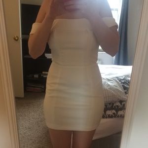 Kittenish by Jessie James decker ivory dress